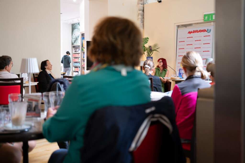 Blick durch das Publikum bei der Lesung von "Sei das WOW", dem Personal Branding Guide für Selbstständige